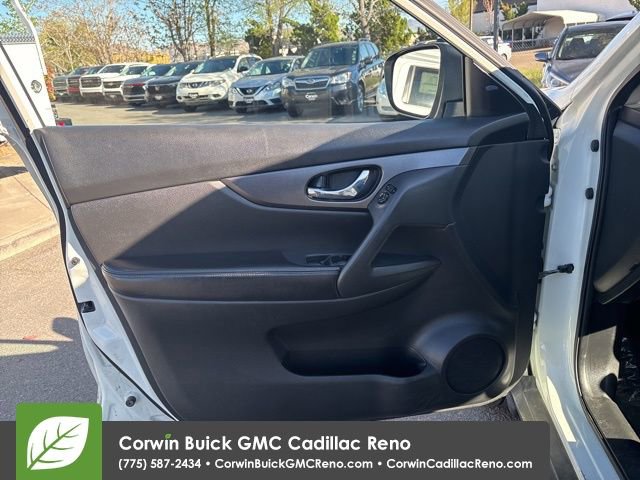 Used 2016 Nissan Rogue SV w/ SV Premium Package image 11