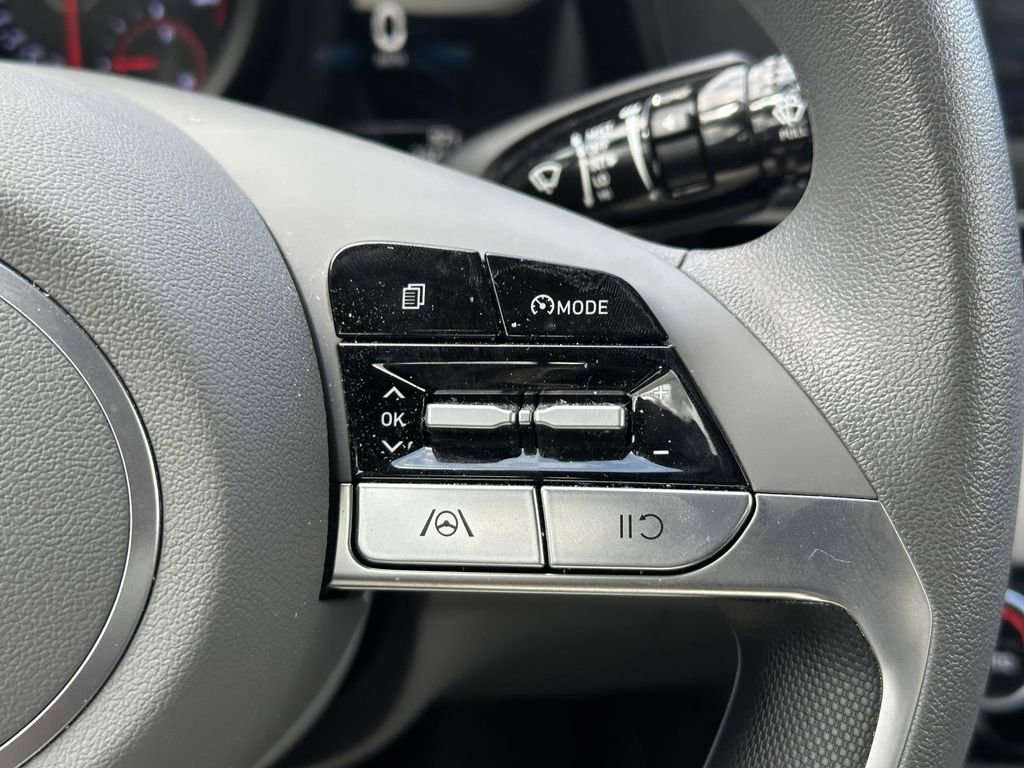 Used 2023 Hyundai Elantra SEL FWD image 17