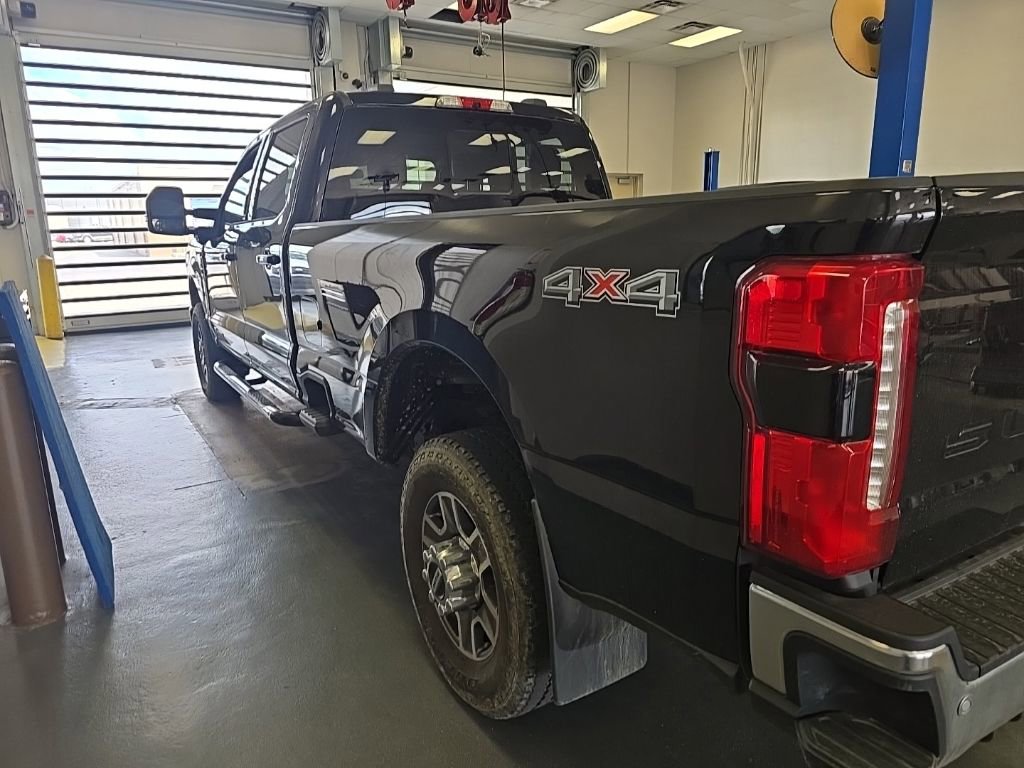 Used 2023 Ford F350 Lariat AWD/4WD image 7