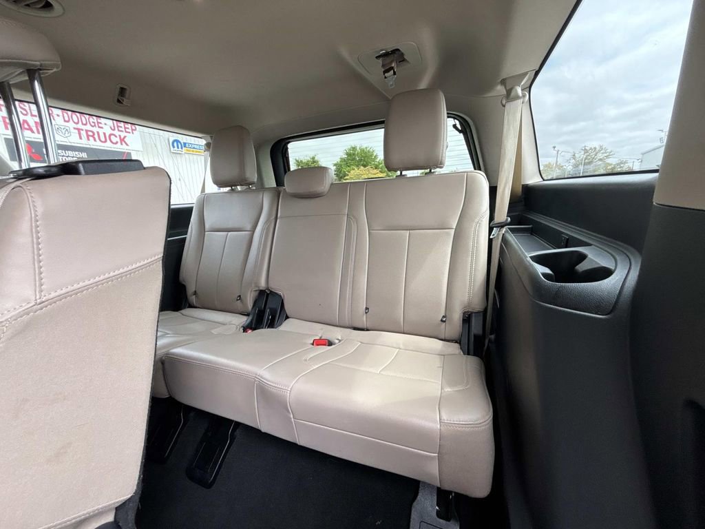 Used 2024 Ford Expedition Max XLT image 12