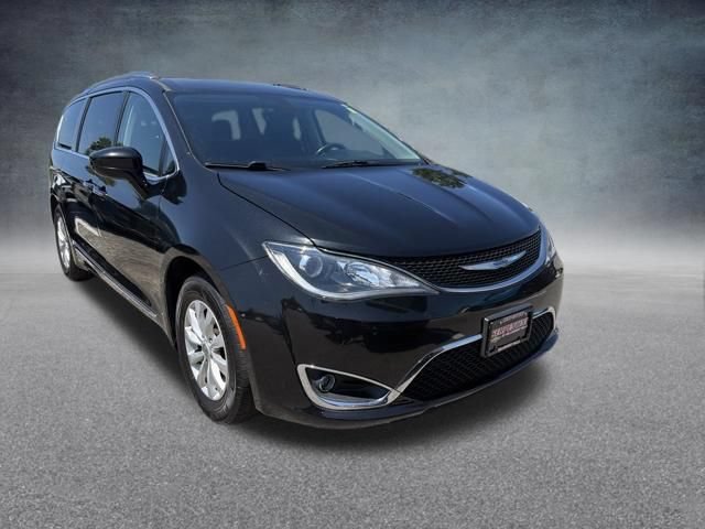 Used 2019 Chrysler Pacifica Touring-L FWD image 4