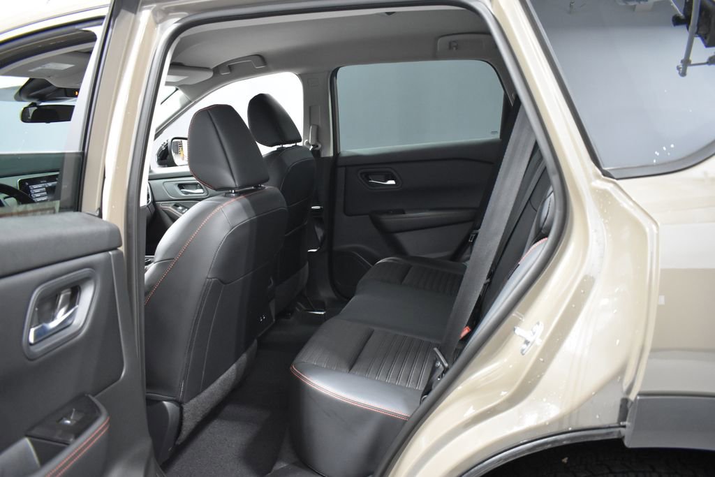 Certified 2025 Nissan Rogue SV AWD/4WD image 30
