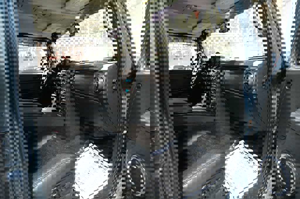 Used 2005 HUMMER H2 w/ Preferred Equipment Group image 30