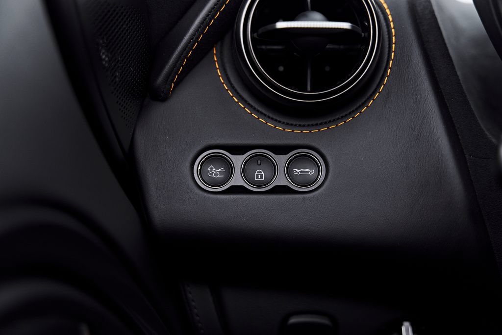 Used 2025 McLaren 750S Spider RWD image 55