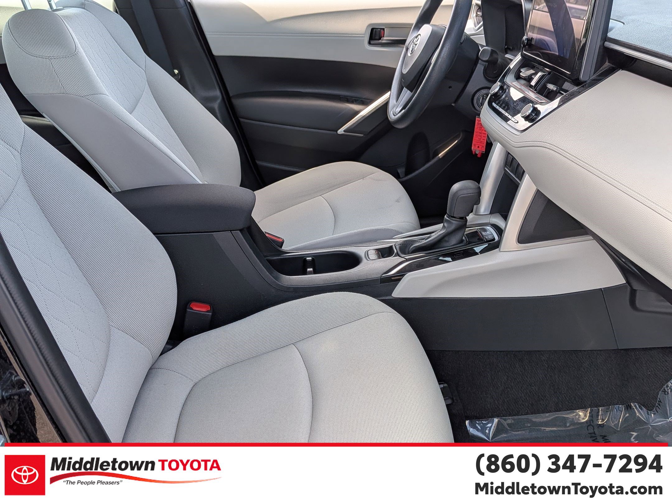 Used 2023 Toyota Corolla Cross L image 36