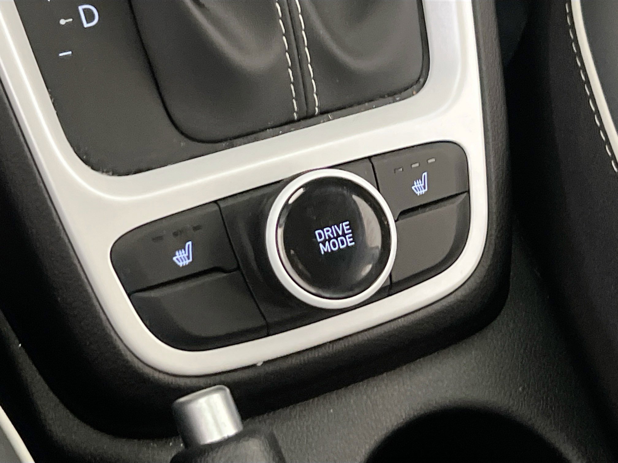 Used 2024 Hyundai Venue Limited image 19