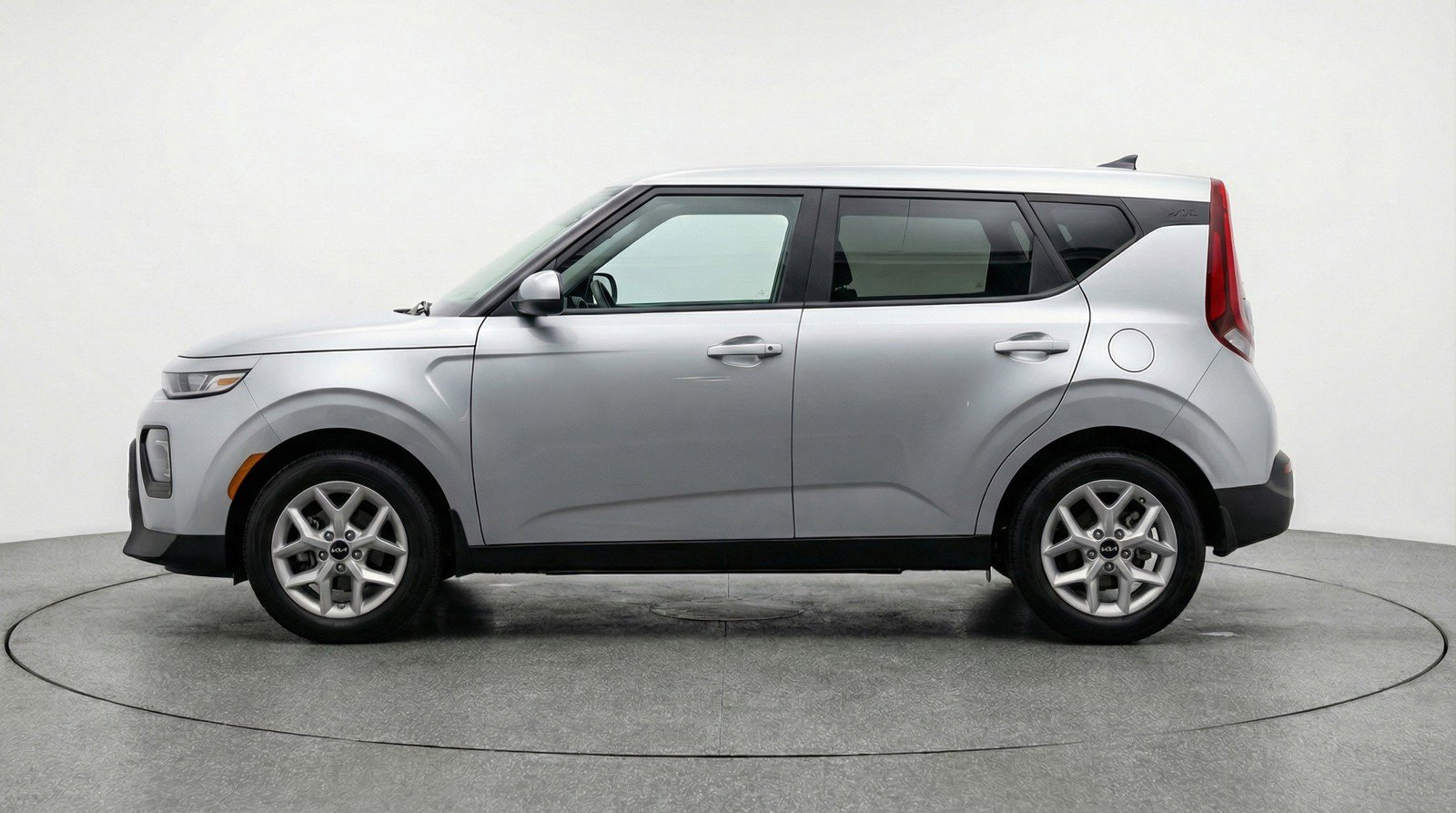 Used 2025 Kia Soul LX w/ LX Technology Package FWD image 5