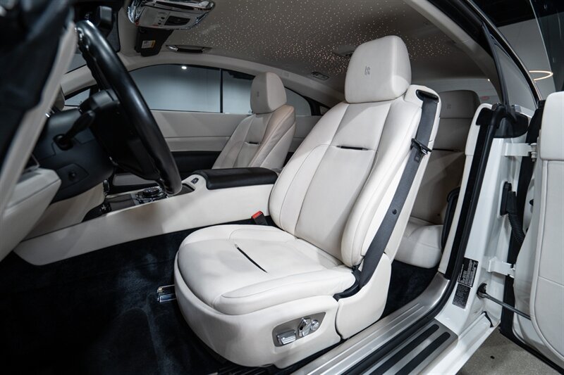 Used 2016 Rolls-Royce Wraith RWD image 20