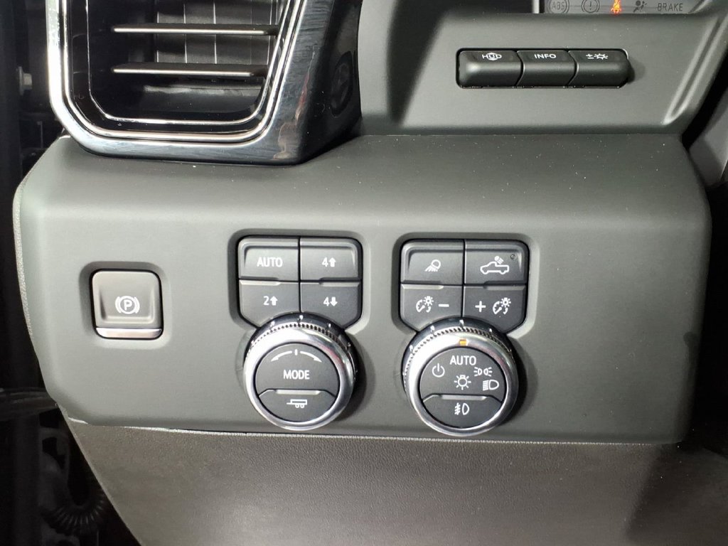 Used 2024 GMC Sierra 1500 AT4 w/ Technology Package AWD/4WD image 15