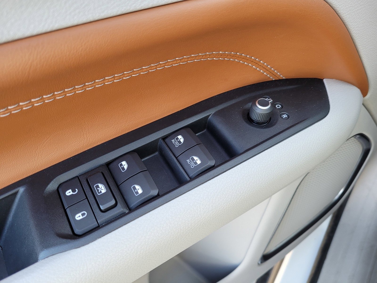 Used 2022 Jeep Compass Limited w/ Mopar Graphics Package image 17