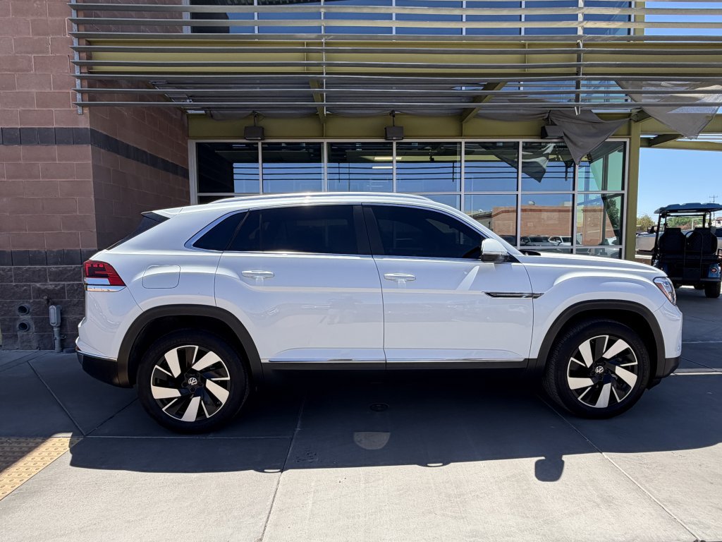 Used 2024 Volkswagen Atlas Cross Sport SEL AWD/4WD image 9