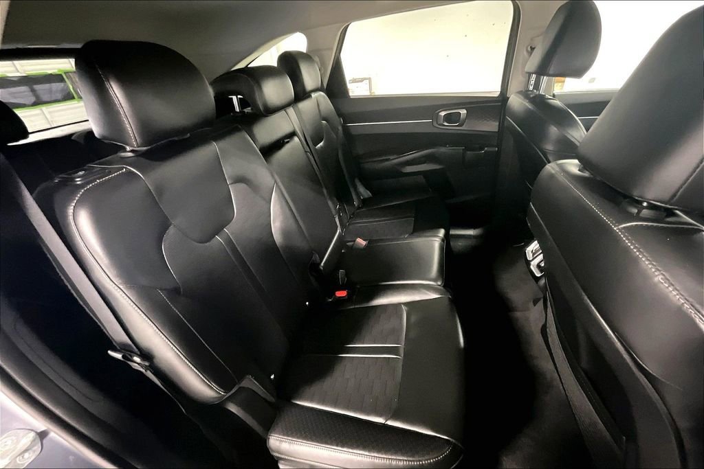 Used 2024 Kia Sorento S image 35
