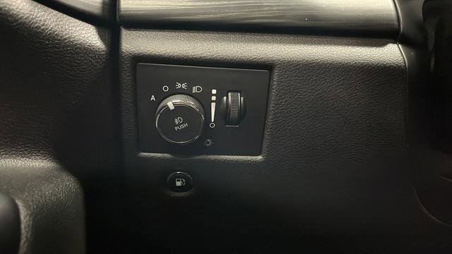 Used 2019 Jeep Grand Cherokee Laredo image 30