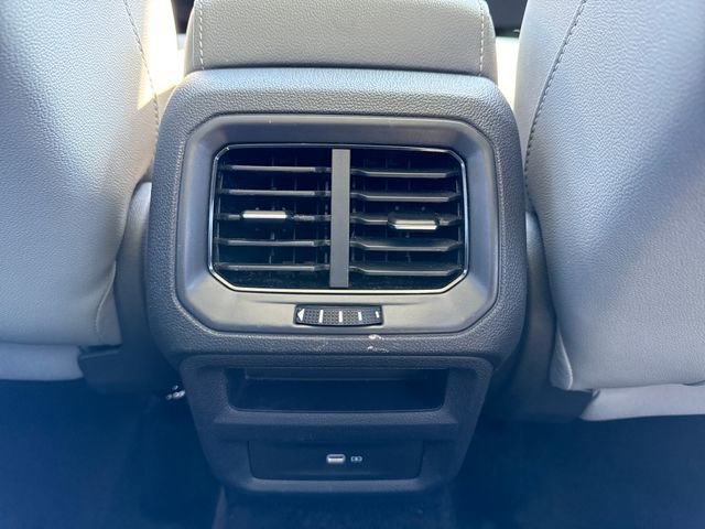 Used 2022 Volkswagen Taos SE w/ Panoramic Sunroof Package image 21