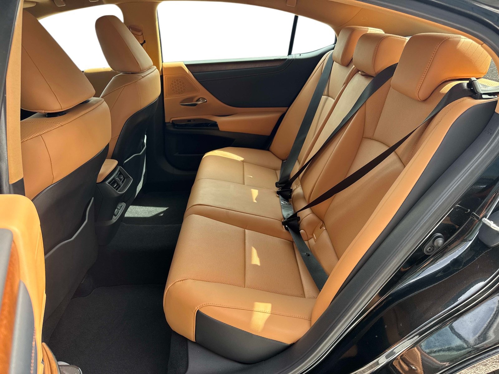 Used 2025 Lexus ES 350 w/ Premium Package FWD image 12