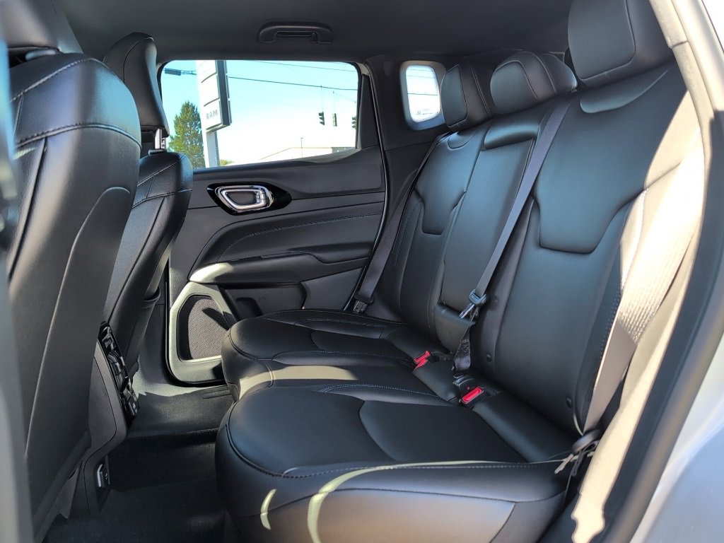 New 2026 Jeep Compass Limited image 18