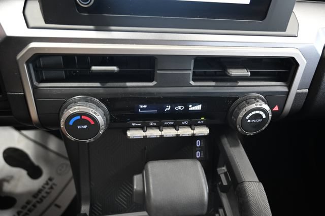 Used 2025 Toyota 4Runner SR5 AWD/4WD image 18