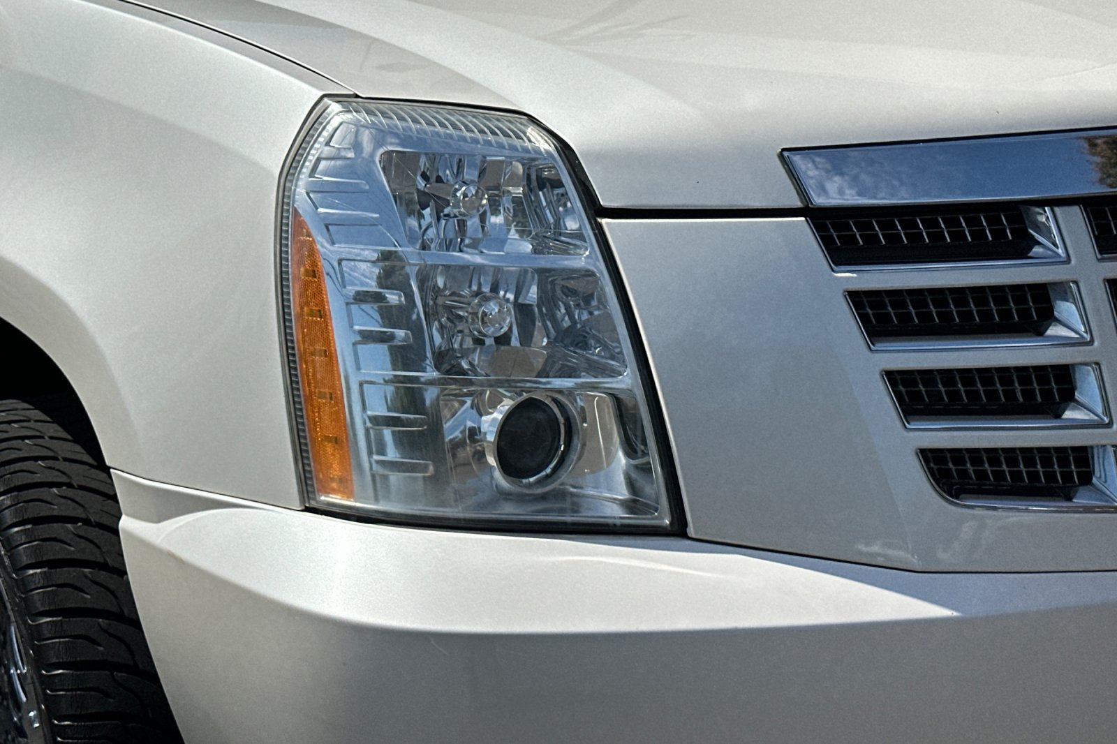 Used 2007 Cadillac Escalade AWD w/ Information Package image 40