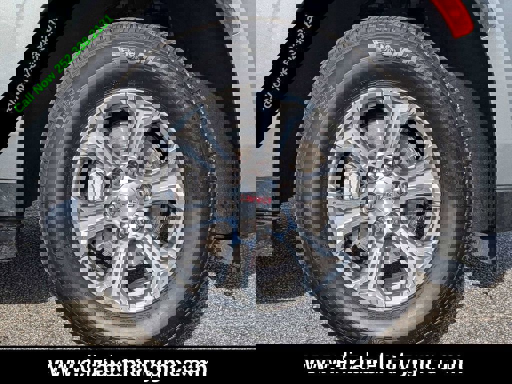 Used 2024 GMC Yukon XL SLE w/ Gmc Pro Safety Plus Package image 12