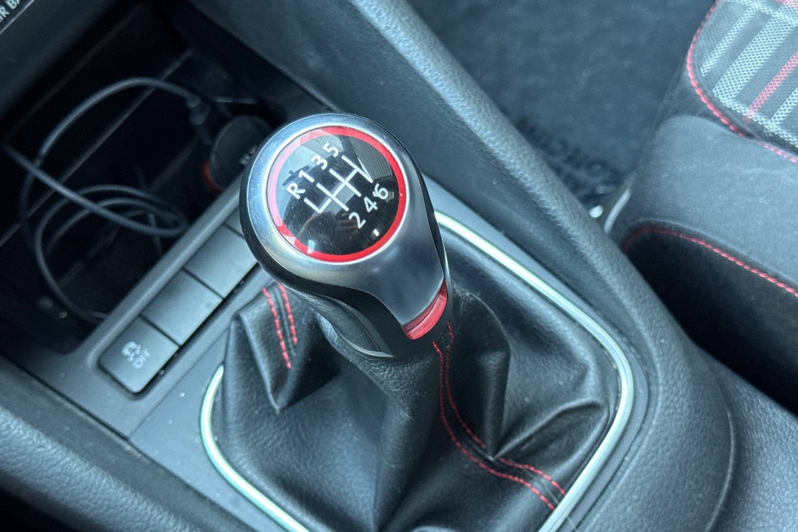 Used 2012 Volkswagen Golf 4-Door FWD image 22