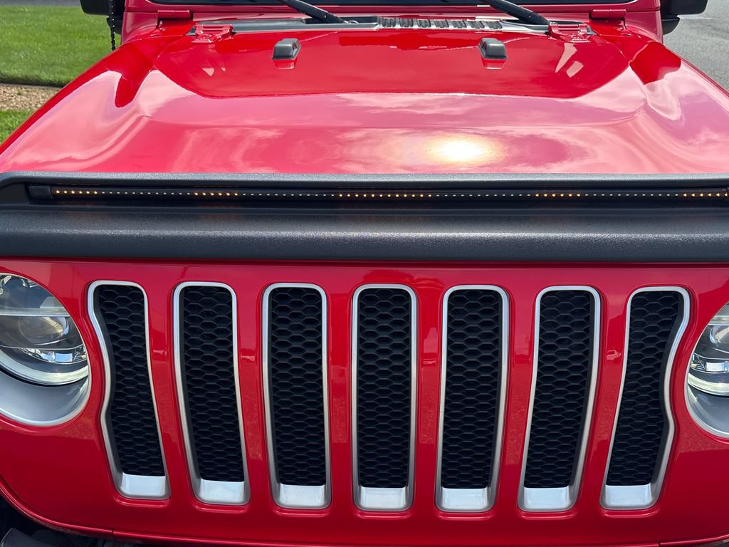 Used 2018 Jeep Wrangler Unlimited Sahara w/ Dual Top Group AWD/4WD image 35