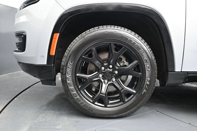 Certified 2024 Jeep Wagoneer Series II AWD/4WD image 16