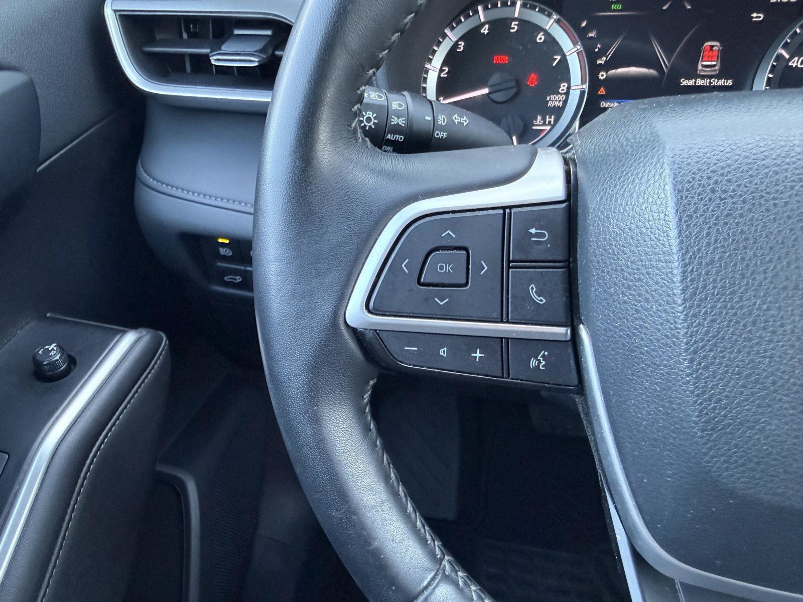 Used 2023 Toyota Highlander LE FWD image 15