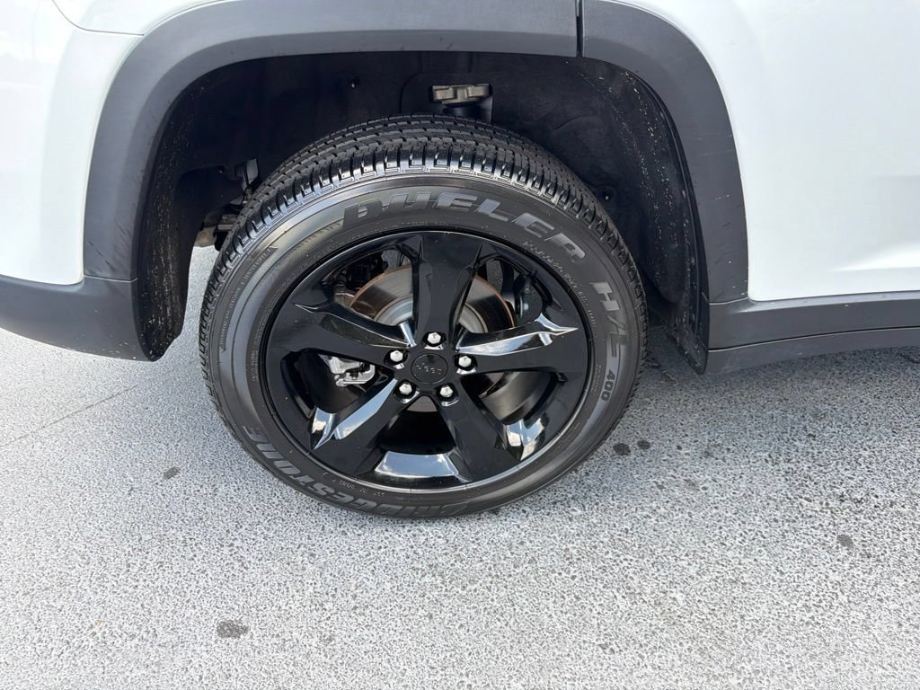 Used 2023 Jeep Grand Cherokee Altitude AWD/4WD image 14