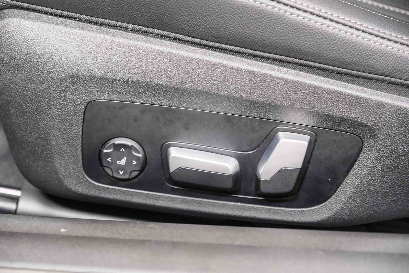 Used 2024 BMW 430i Coupe w/ Convenience Package RWD image 24