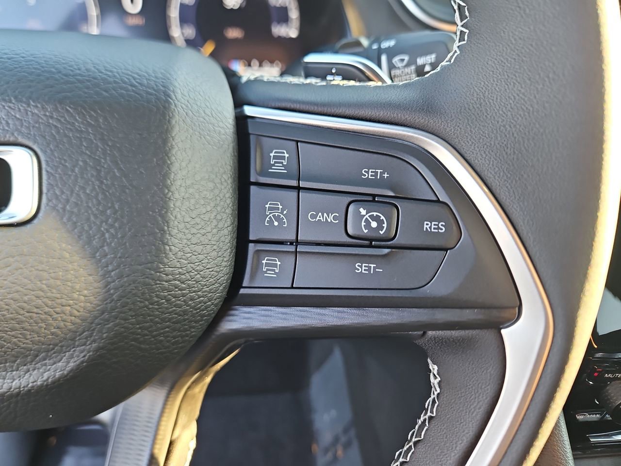 New 2025 Jeep Grand Cherokee Laredo w/ Luxury Tech Group I image 27