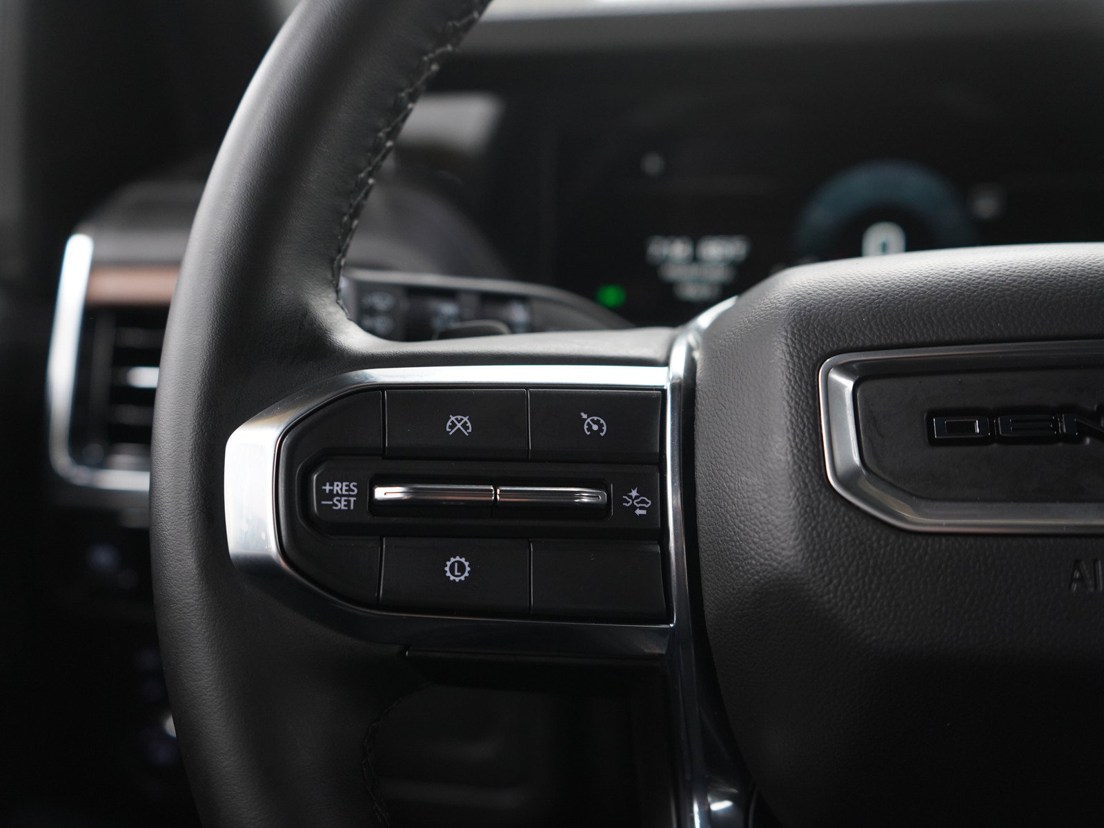 Used 2025 GMC Yukon XL Denali AWD/4WD image 27