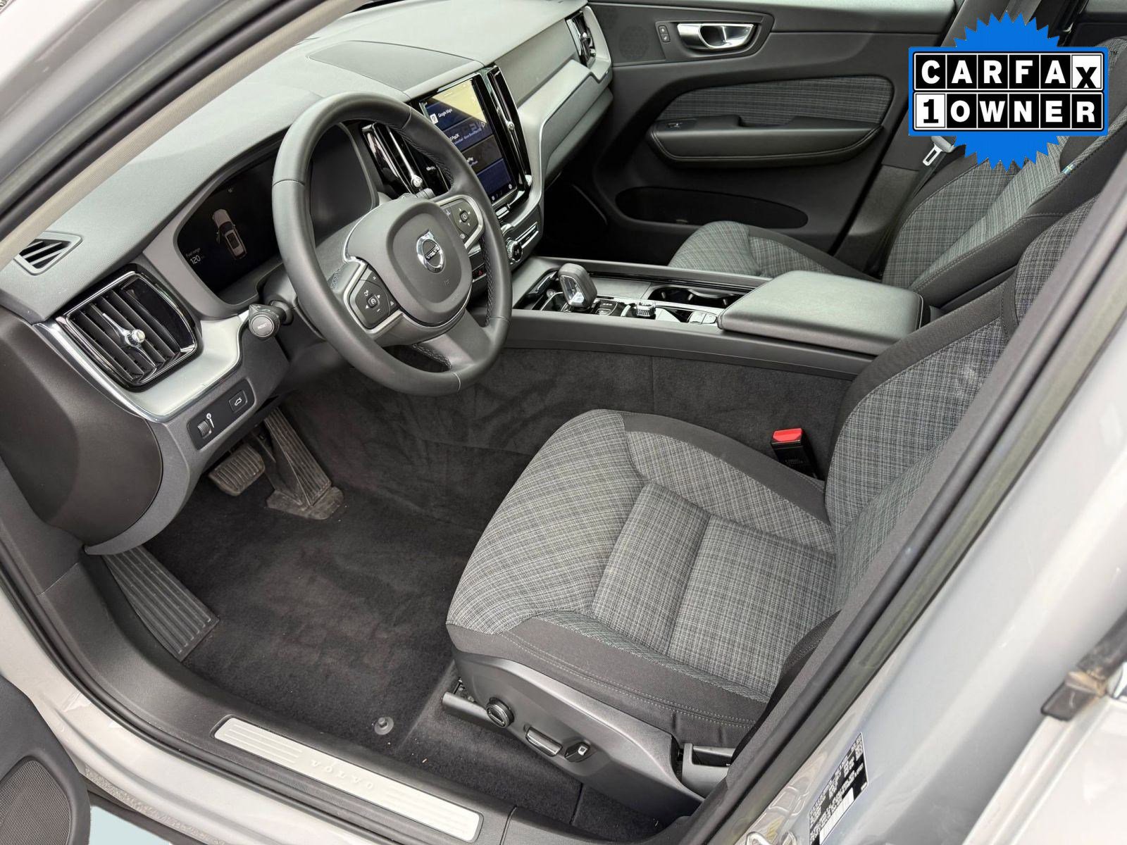 Used 2022 Volvo XC60 B5 Momentum image 4