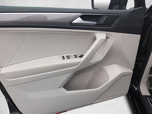 Used 2023 Volkswagen Tiguan SE R-Line image 10