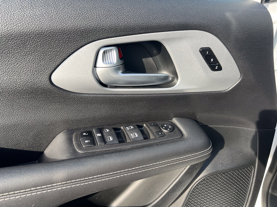 Used 2024 Chrysler Pacifica Limited image 17