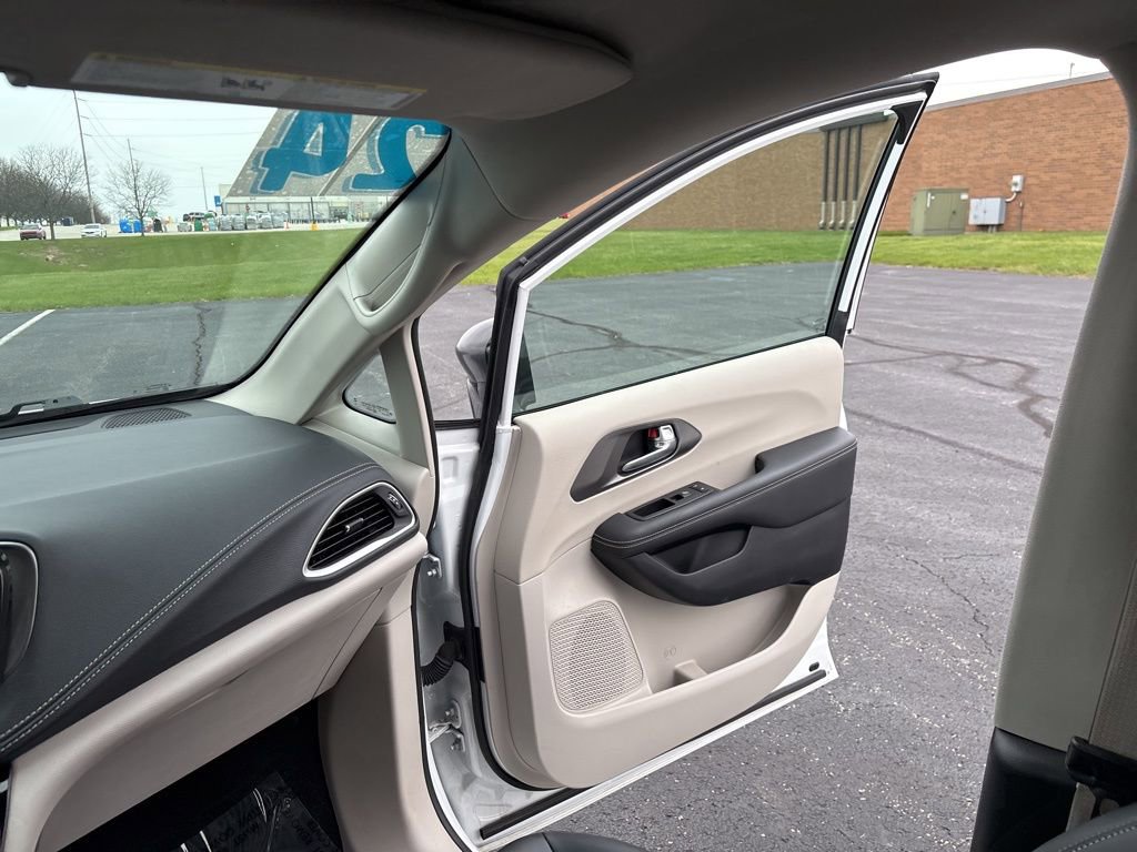 Used 2024 Chrysler Pacifica Touring-L w/ Road Tripper Package FWD image 44