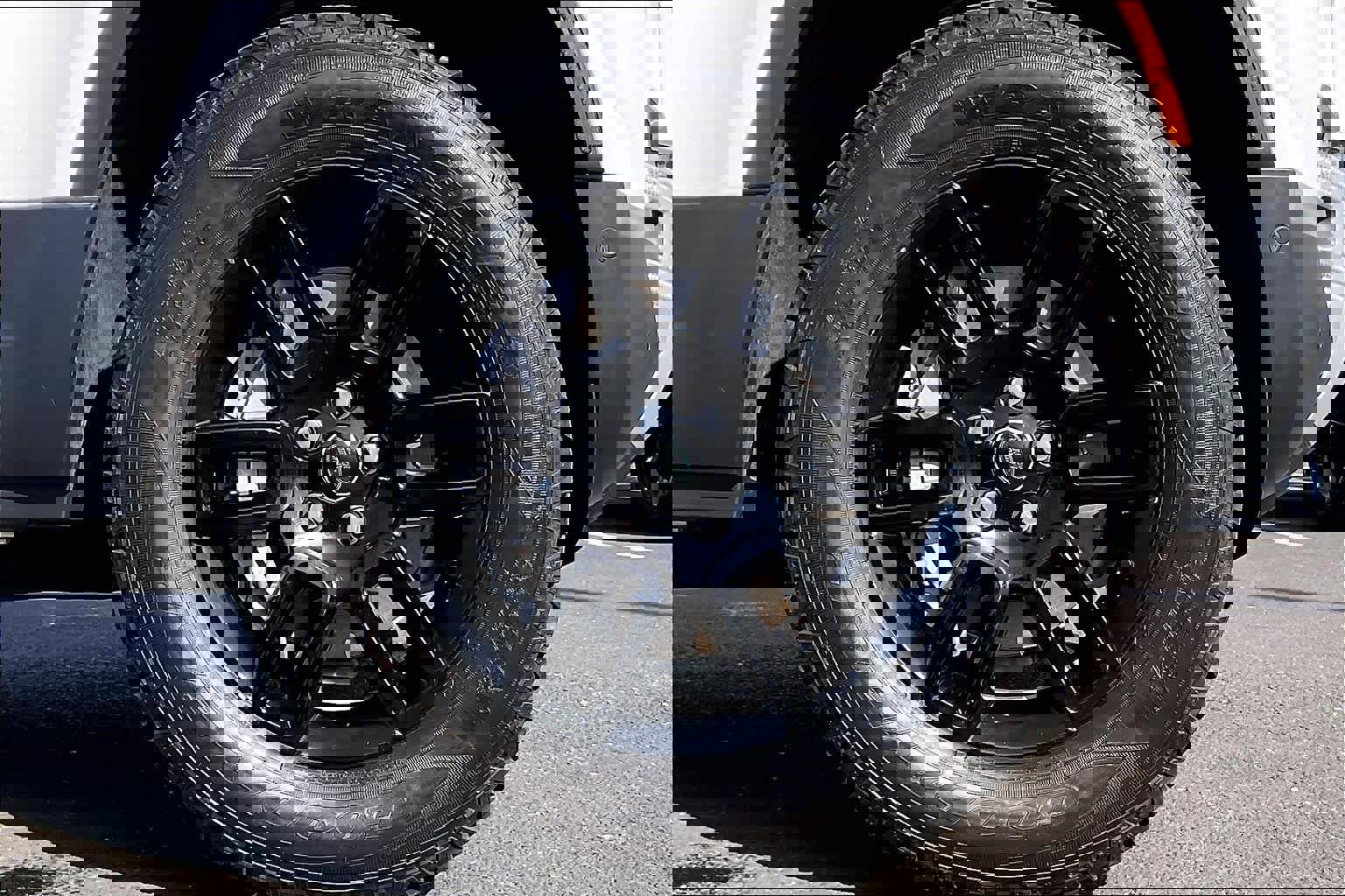 Used 2025 Land Rover Defender 110 S image 10