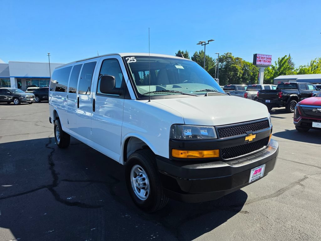 Used 2025 Chevrolet Express 3500 LS RWD image 7