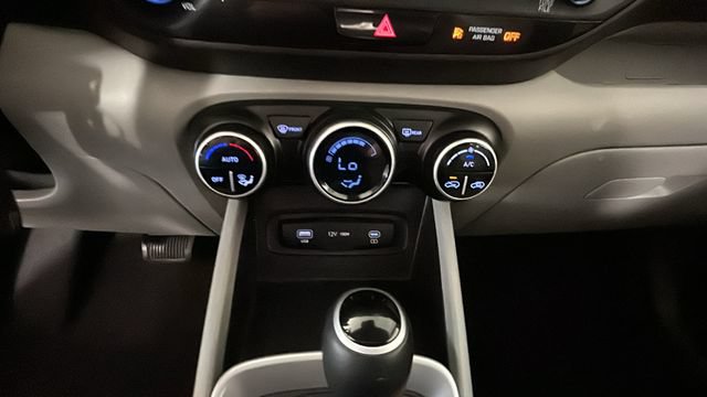 Used 2023 Hyundai Venue SEL FWD image 21
