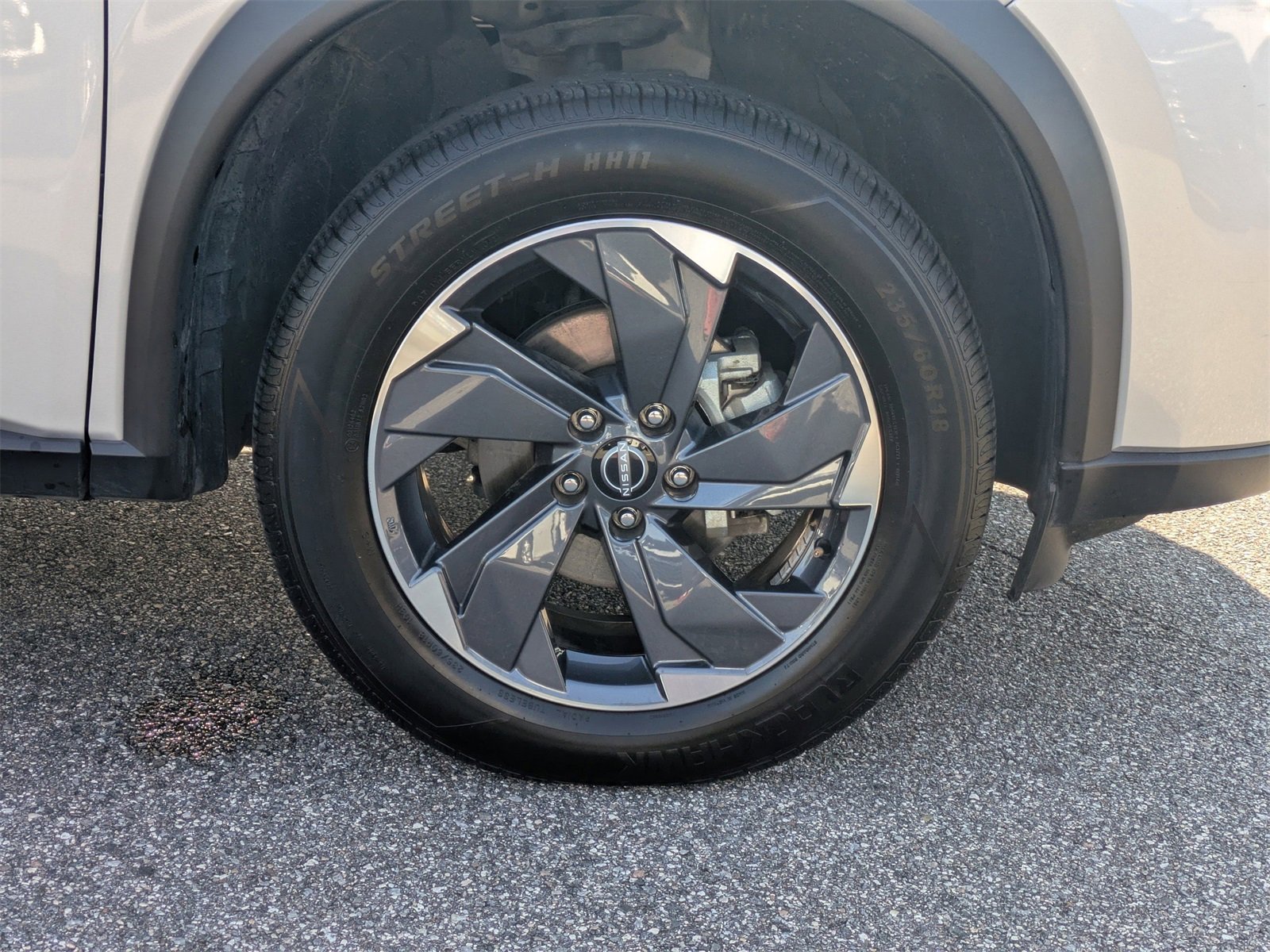 Used 2024 Nissan Rogue SV image 11