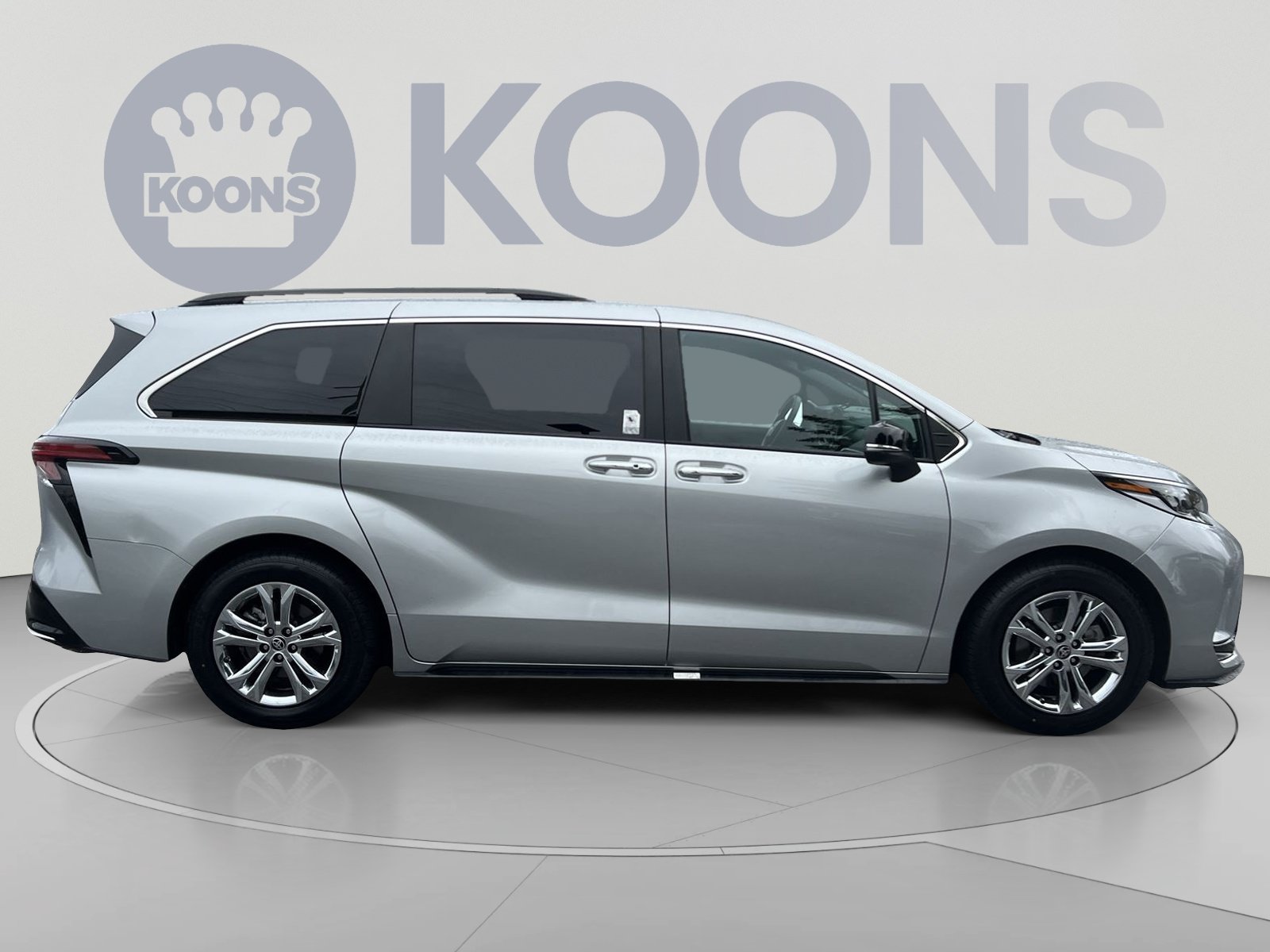 Used 2023 Toyota Sienna XSE AWD/4WD image 8