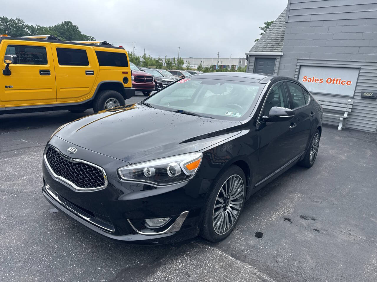 Used 2015 Kia Cadenza Premium w/ Technology Package FWD image 3