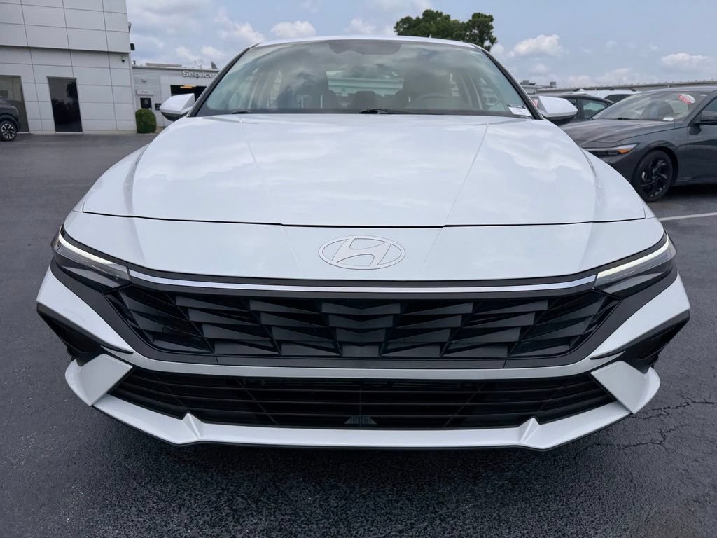 Used 2026 Hyundai Elantra Hybrid FWD image 8