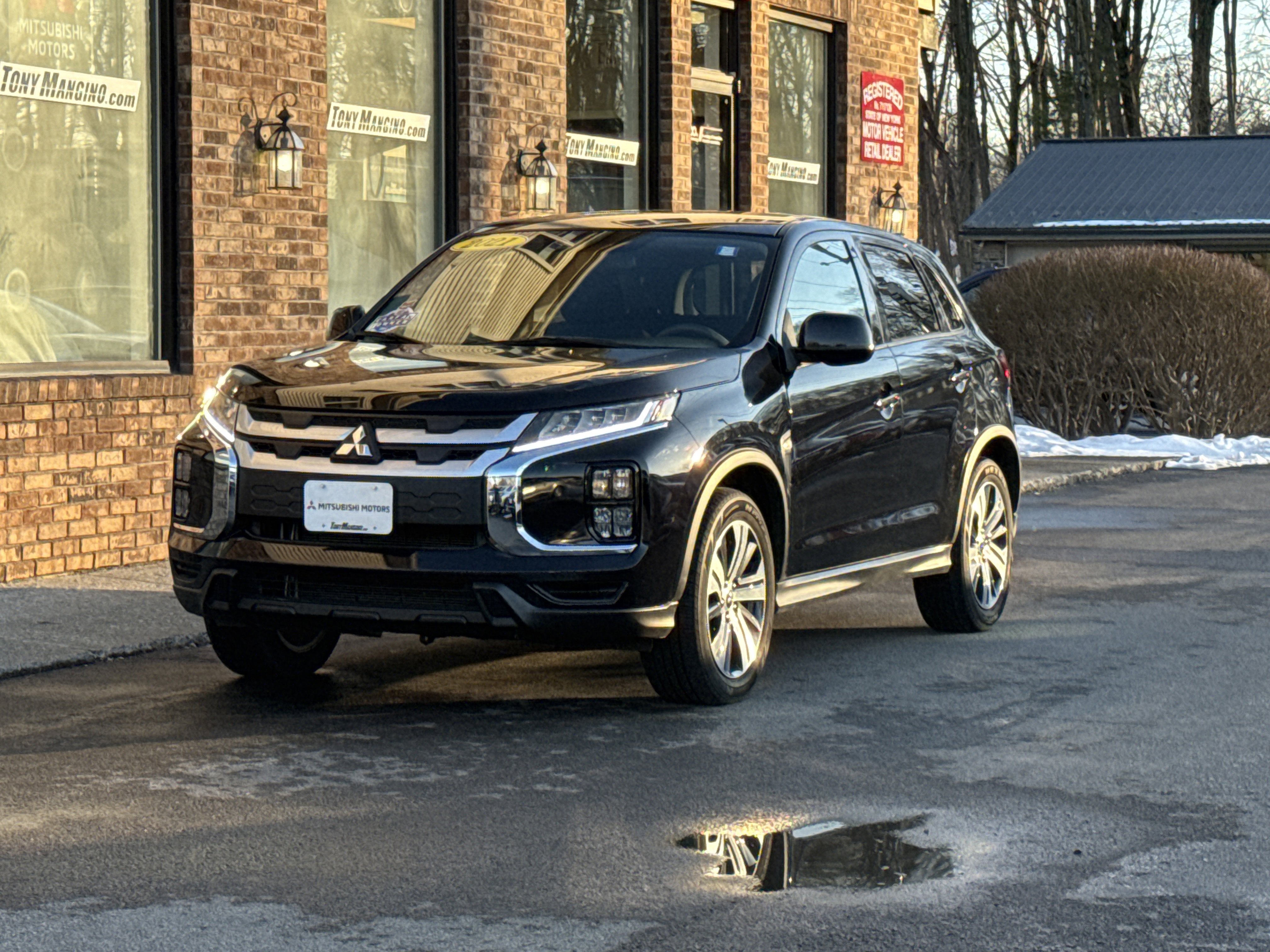 Used 2021 Mitsubishi Outlander Sport ES image 1