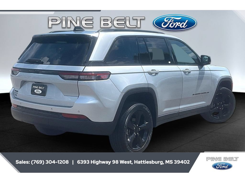 Used 2023 Jeep Grand Cherokee Altitude AWD/4WD image 11
