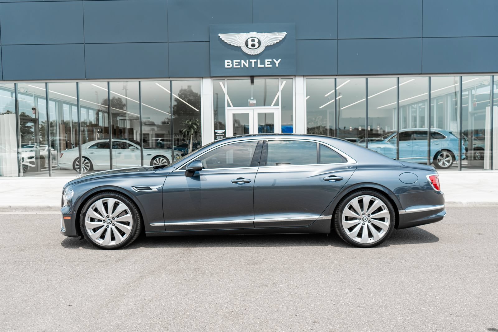 Certified 2026 Bentley Flying Spur Plug-In Hybrid AWD/4WD image 5