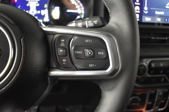Used 2025 Jeep Wrangler Unlimited Sahara AWD/4WD image 17