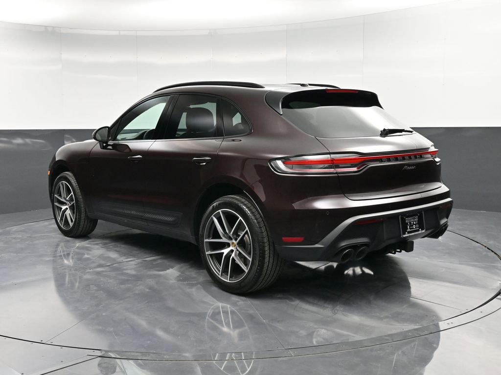 Certified 2025 Porsche Macan image 3