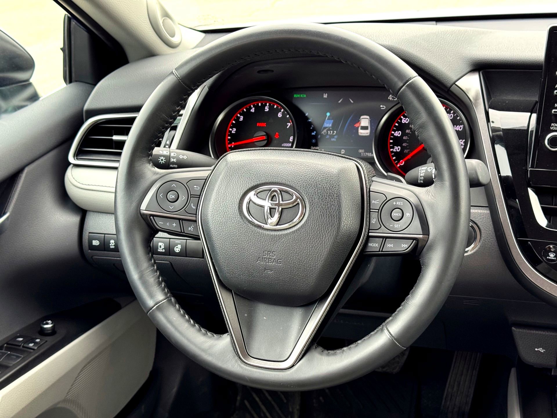 Used 2024 Toyota Camry XSE w/ Navigation Package image 22