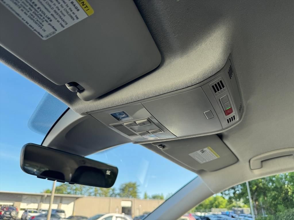 Used 2023 Volkswagen Tiguan SE FWD image 25