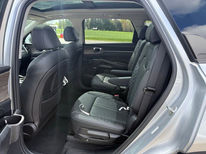 Used 2022 Kia Sorento SX Prestige image 11